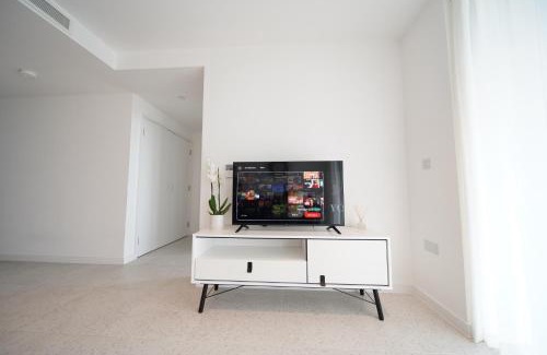 Whitechapel Apartment | Luxury Skyline 2BR Apartment Central London