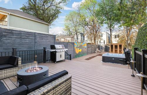East Hill House | Luxury Spa Retreat Sauna, Hot Tub & Fire Pit