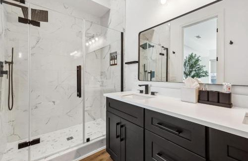 East Hill House | Luxury Spa Retreat Sauna, Hot Tub & Fire Pit