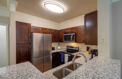 Midvale Apartment | Luxury spacious 2 King Bd, 2Ba w/hot tub, gym, garage