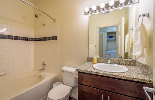 Midvale Apartment | Luxury spacious 2 King Bd, 2Ba w/hot tub, gym, garage