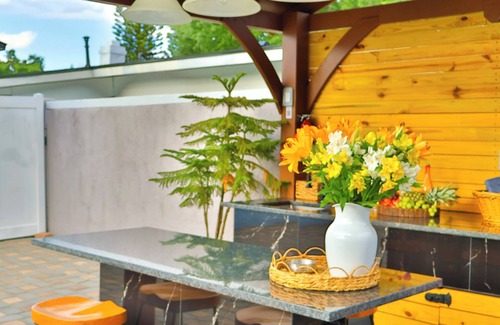 Winter Park House | Luxury Spacious 4-bedroom pool/hot tub house with WiFi, AC in welcoming Orlando