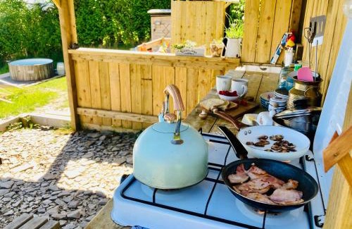 Trefeglwys Other | Luxury Stargazing Glamping - Seren Aur with Hot Tub