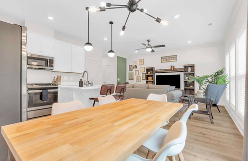 Spartanburg House | Luxury Stay 2 min to Downtown, King Bed BRAND NEW