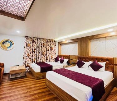 Darjeeling Hotel | Luxury stay at Hotel Broadway Boutique Mall Road Chowrasta Near Mahakal Temple
