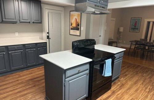 Neartown Cabin | Luxury Stay in Montrose- Parma the Italian Plaza