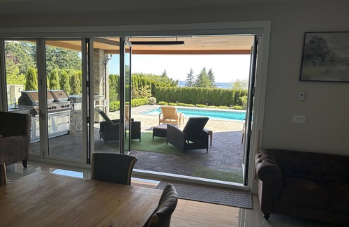 West Vancouver House | Luxury Stay in West Vancouver | Private sauna, Pool & Stunning Views
