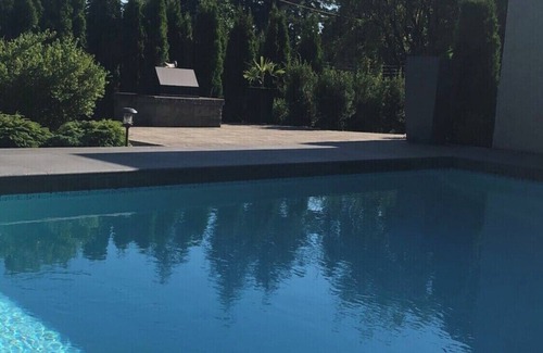 West Vancouver House | Luxury Stay in West Vancouver | Private sauna, Pool & Stunning Views