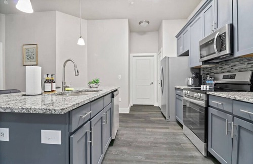 Nassau Bay Apartment | Luxury Stay Near NASA | Quiet & Corporate Ready