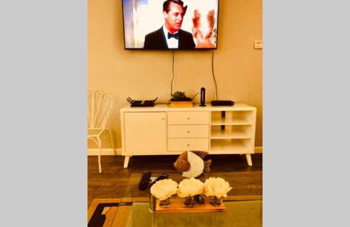 Cambrian Apartment | Luxury stay near Oakridge Mall for vacation/work