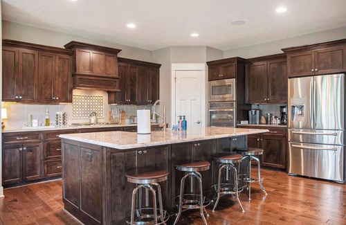 Elkhorn House | Luxury Stay with Golf Simulator and 3 King Bedrooms!