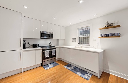Center City House | Luxury, Steam Shower, Stylish 3BR 2BA Home in the Beautiful Rittenhouse District
