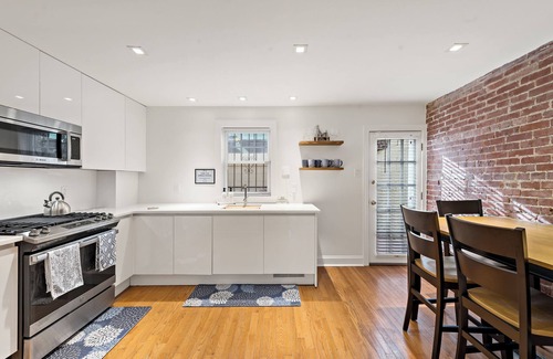 Center City House | Luxury, Steam Shower, Stylish 3BR 2BA Home in the Beautiful Rittenhouse District