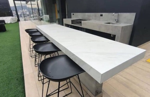 La Carolina Apartment | Luxury Studio in Glamorous Building XOE