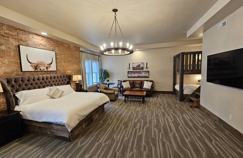 Miles City Hotel | Luxury Studio Suite Downtown