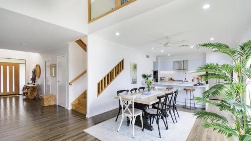 Moreton Bay Region House | Luxury & Style On The Canal