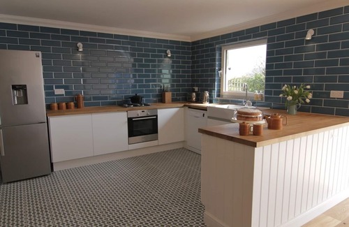 Bonchurch House | Luxury, Stylish Home, With Garden, Sea Views and Parking.