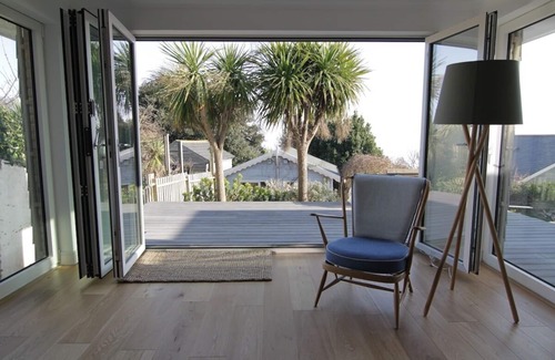 Bonchurch House | Luxury, Stylish Home, With Garden, Sea Views and Parking.