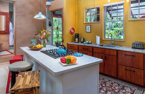 Volcano House | Luxury Suite 1 Mile from Volcanoes National Park
