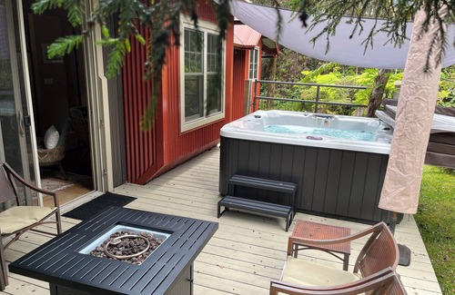 Volcano House | Luxury Suite 1 Mile from Volcanoes National Park
