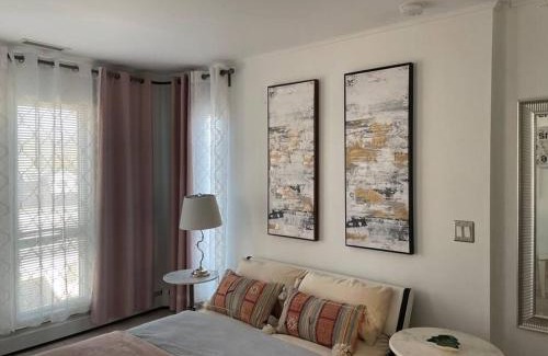 Cos Cob Apartment | Luxury Suite with water view - 2 mini bedrooms
