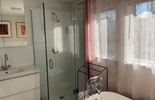 Cos Cob Apartment | Luxury Suite with water view - 2 mini bedrooms