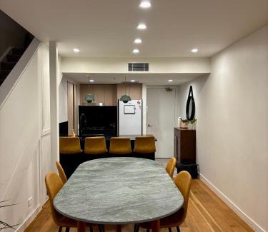 Surry Hills Apartment | Luxury Sydney Condo, Pool, Gym, Parking