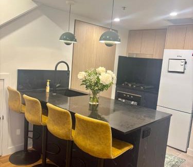 Surry Hills Apartment | Luxury Sydney Condo, Pool, Gym, Parking