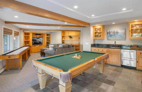 Kingswood Estates House | Luxury Tahoe Vacation Rental with HotTub & Lake Views
