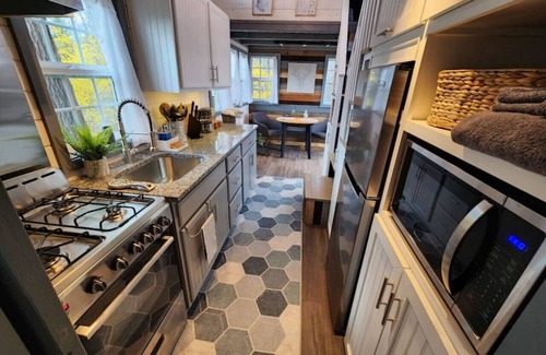 Nellysford Cabin | Luxury Tiny Home by Breweries Wine Wintergreen