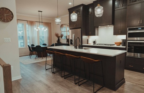 Chantilly House | Luxury Townhome Near DC
