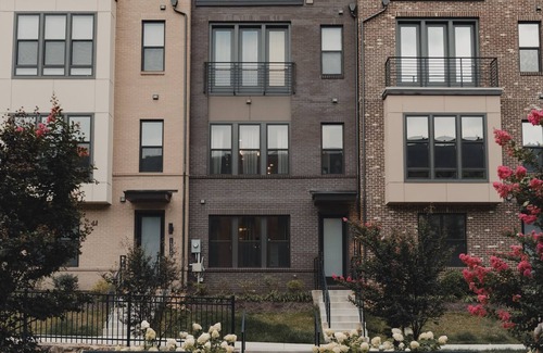 Chantilly House | Luxury Townhome Near DC