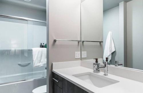 Bozeman House | Luxury Townhome on the Park with Bridger Mtn Views
