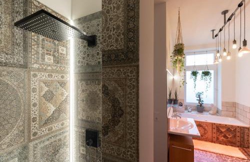 Schoeneberg Apartment | Luxury Townhouse with garden - a central oasis