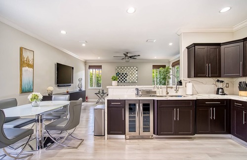 Miami Lakes House | Luxury Tropical Living - 4BR w Backyard Pool Oasis