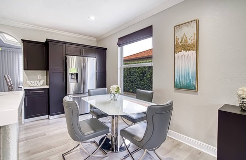 Miami Lakes House | Luxury Tropical Living - 4BR w Backyard Pool Oasis