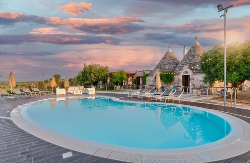 Castellana Grotte Villa | Luxury trullo, Private Pool, Air con, Private Tennis Court, Pizza Oven