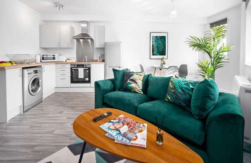 Cradley Heath Apartment | Luxury Two Bed Apartment - Parking