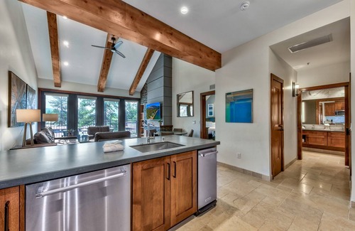 Lakeside Park Condo | Luxury Two Bedroom Residence Steps From Heavenly Village Book 7 Nights for 10% Off by RedAwning