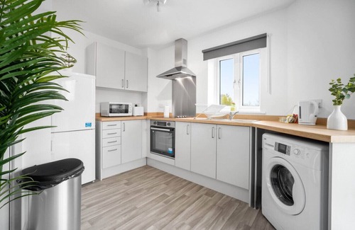 Cradley Heath Apartment | Luxury Two Bedroom Apartment - Parking - Smart TV