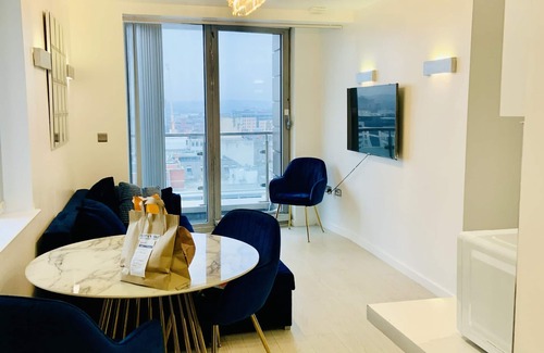 Leeds City Center Apartment | Luxury two doubled bed apartment Heart of Leeds city centre headrow