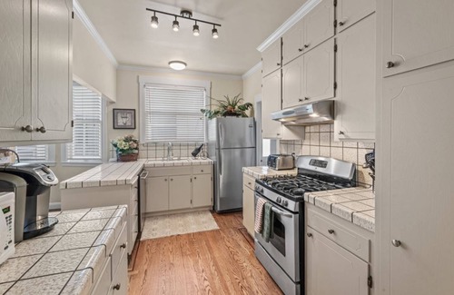 Marina District Apartment | Luxury upper flat Marina private condo, 1 block from Bay