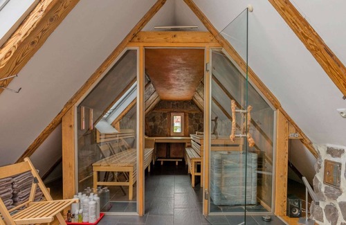 Schonach im Schwarzwald Apartment | Luxury vacation house with Wellness- and Fitness Area of 90 m2, large garden, BBQ, pond