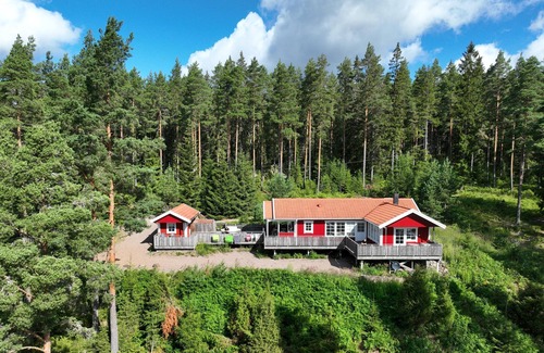 Arjang House | Luxury vacation rental overlooking the lake