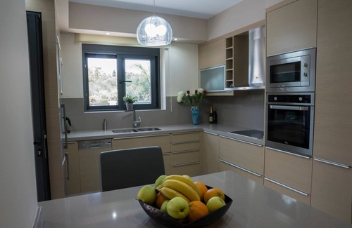 Almyrida Villa | Luxury villa 200m from the Beach, shops & Restaurants , Steam - Sauna Room & BBQ