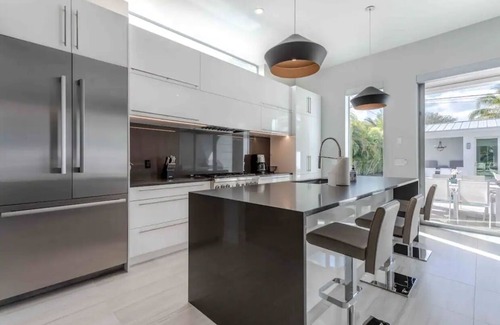 Delray Beach House | Luxury Villa 4 bedroom Ensuites with guest house and heated pool