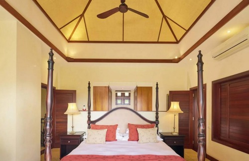 Mare Anglaise Villa | Luxury villa 5 bedroom villa with private pool