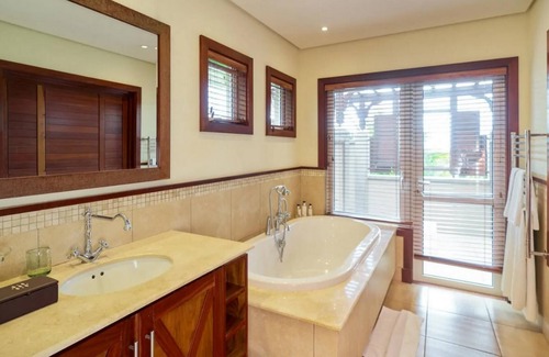 Mare Anglaise Villa | Luxury villa 5 bedroom villa with private pool