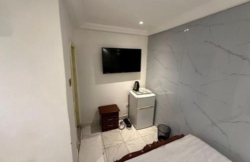 Limbe House | Luxury Villa AC Ensuite Room 6
