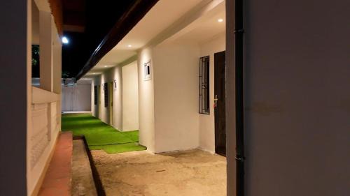 Limbe House | Luxury Villa AC Ensuite Room 8